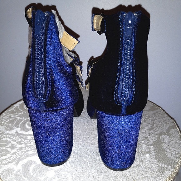 Ladies Tripple Buckle Strap Heels - Picture 5 of 6